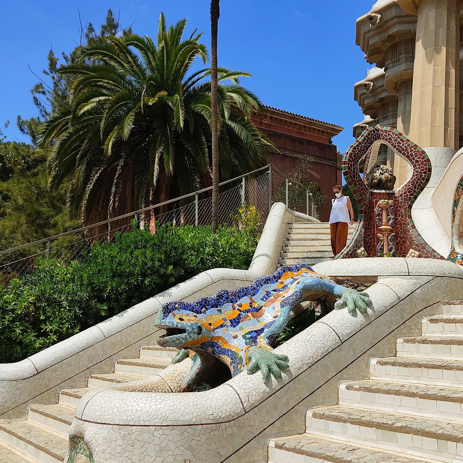 El Drac, la salamandra de mosaico de Gaudí en la escalinata monumental del Park Güell
