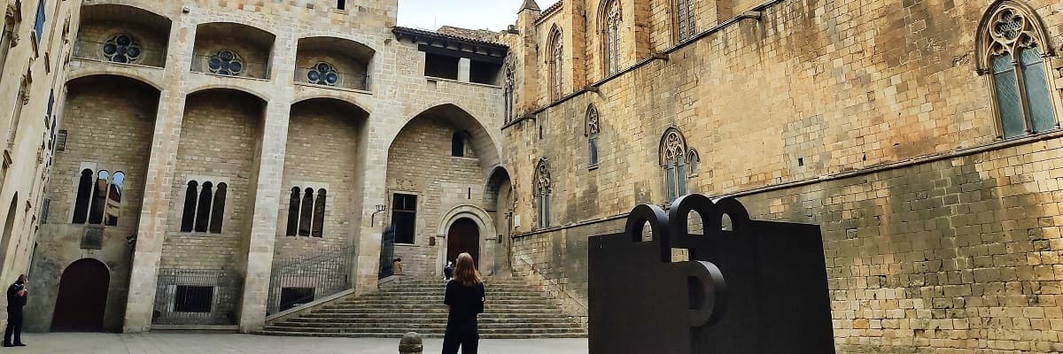 The medieval royal palace ensemble at Plaça del Rei