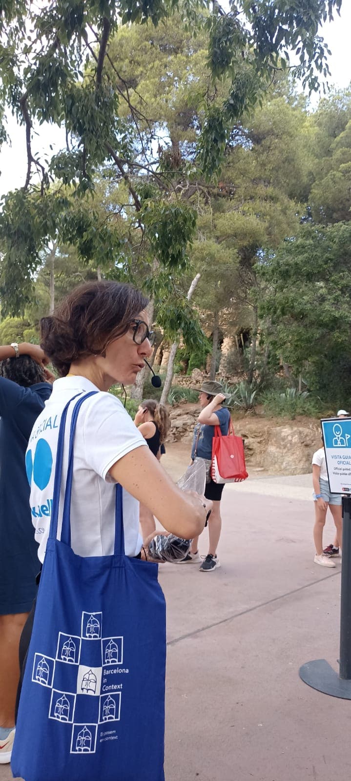 One of our official Park Güell guides ready to start a visit