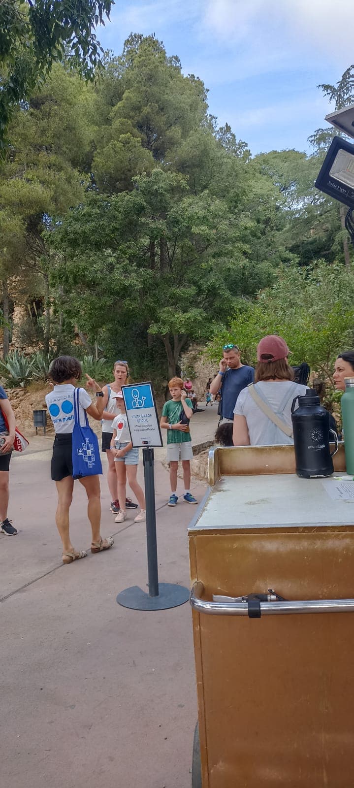 An official guided visit gathering at the Park Güell meeting point