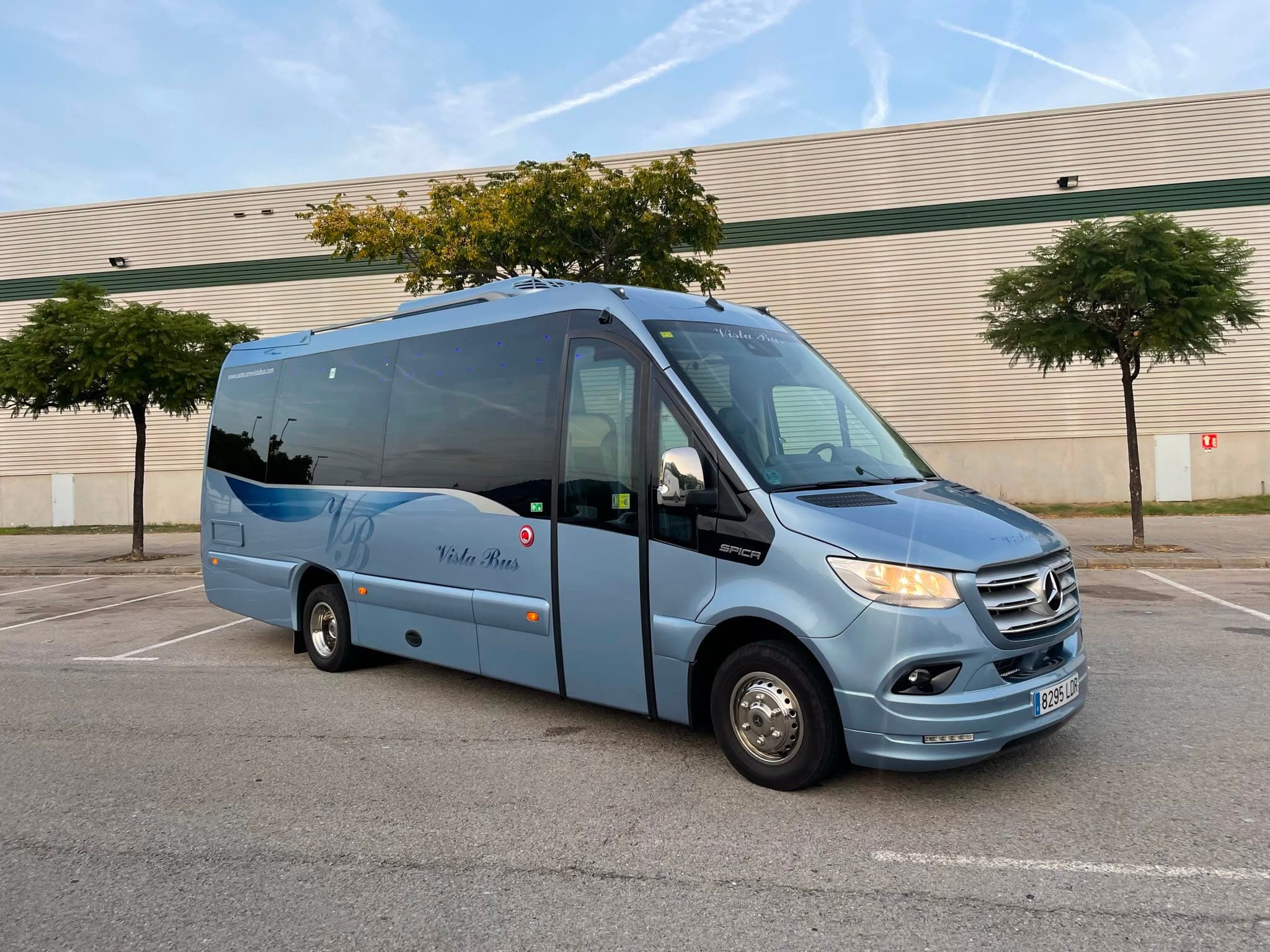 Executive minibus for medium-sized groups