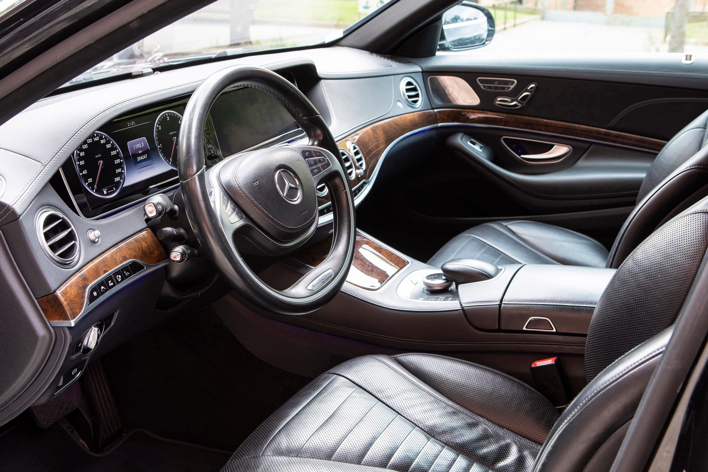 Driver cabin of a private Mercedes-Benz saloon