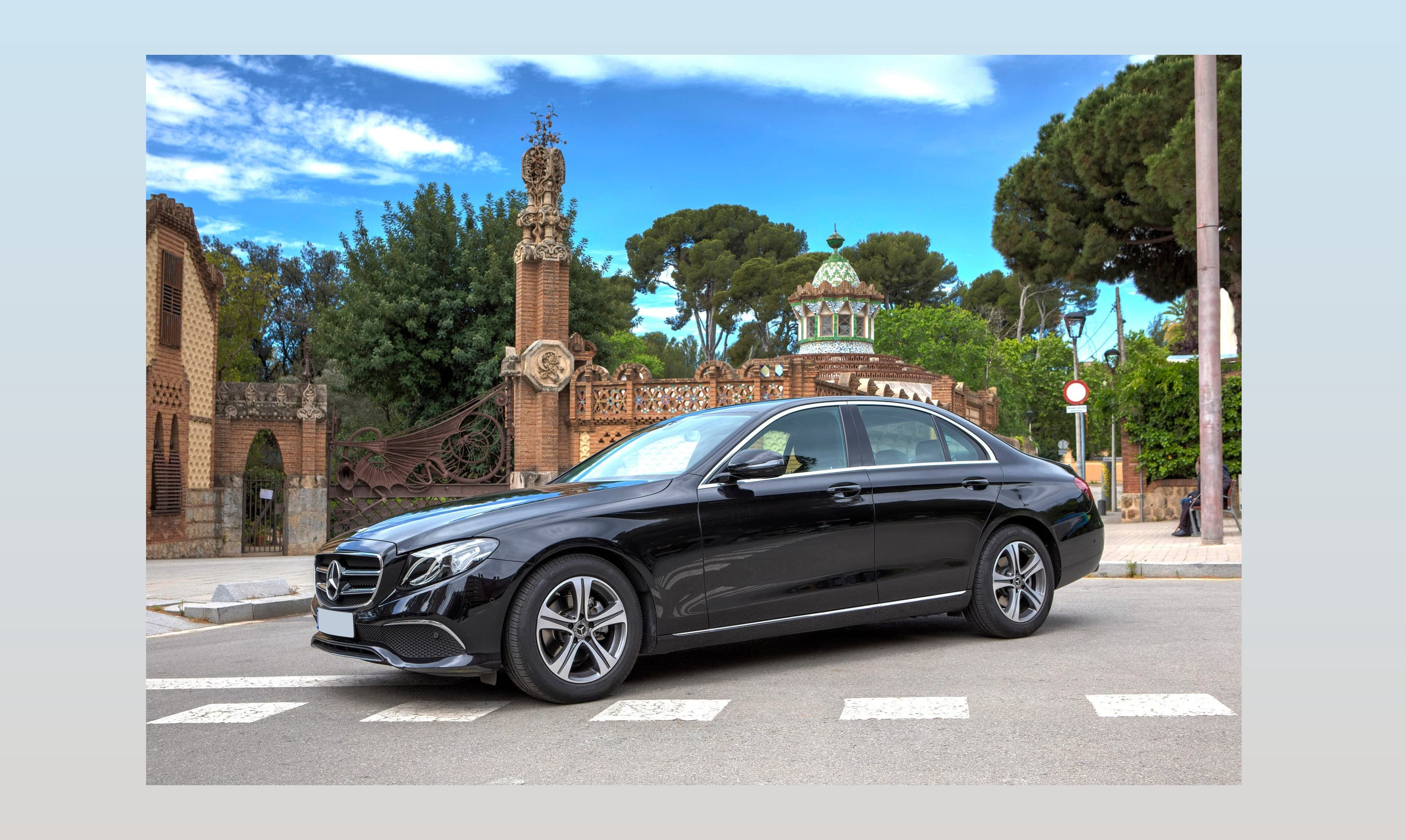 Mercedes-Benz saloon for private transfers