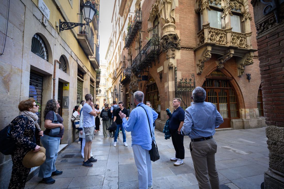 An Official Guide of Catalonia leading a group through Barcelona — Photo © A. Bofill