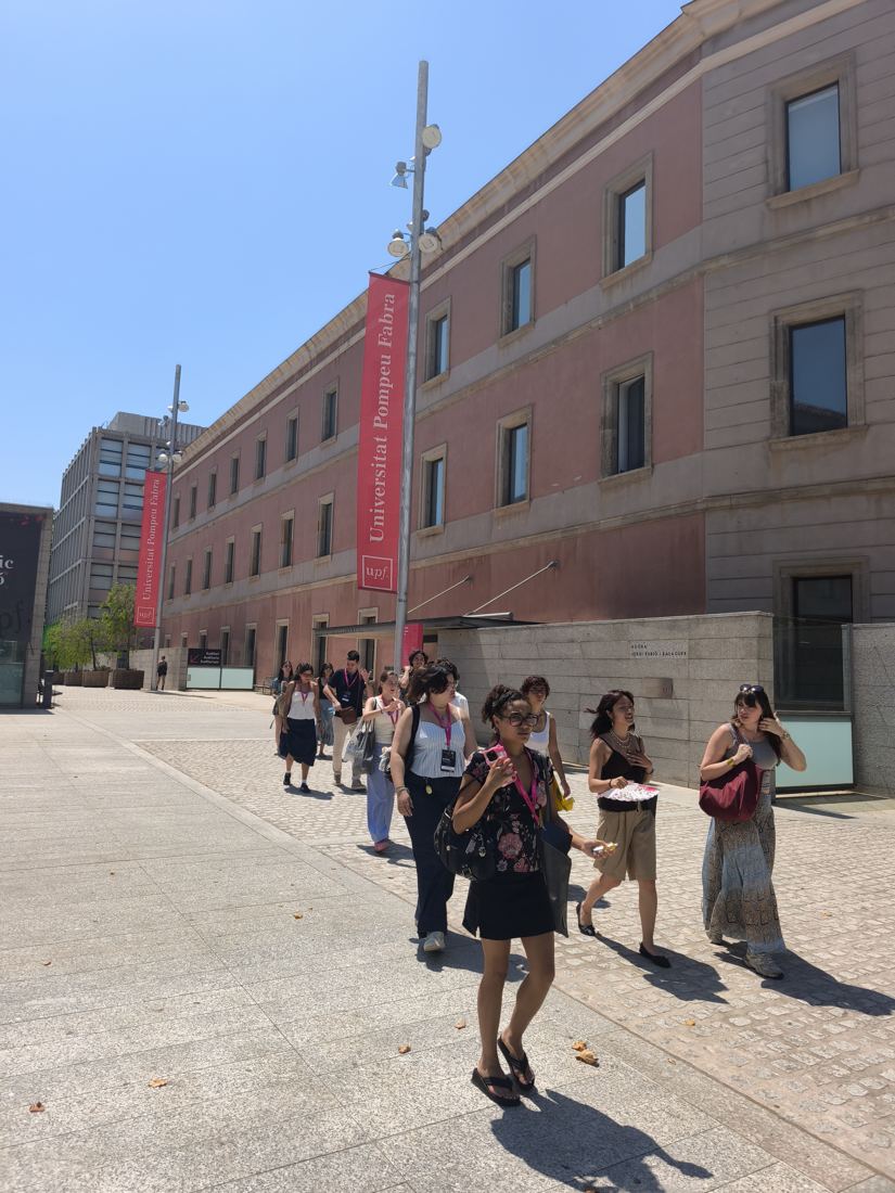 Barcelona in Context guides and assistants at work