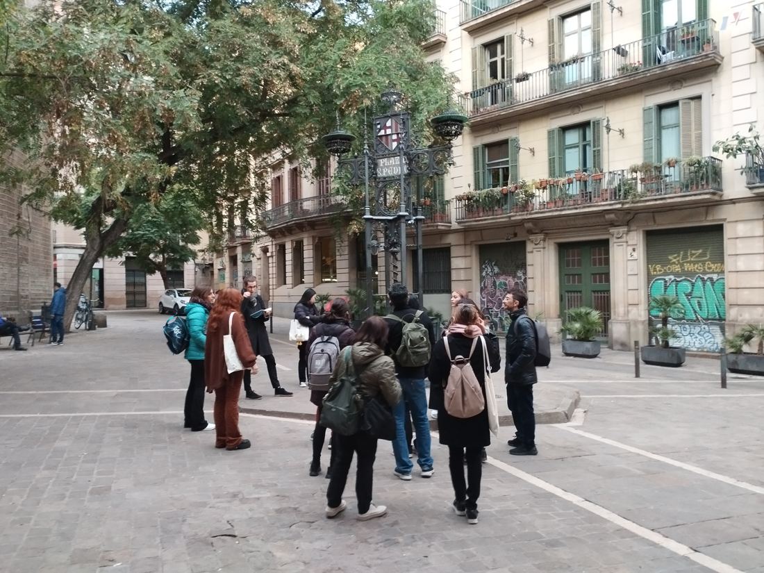 A guided group exploring Barcelona