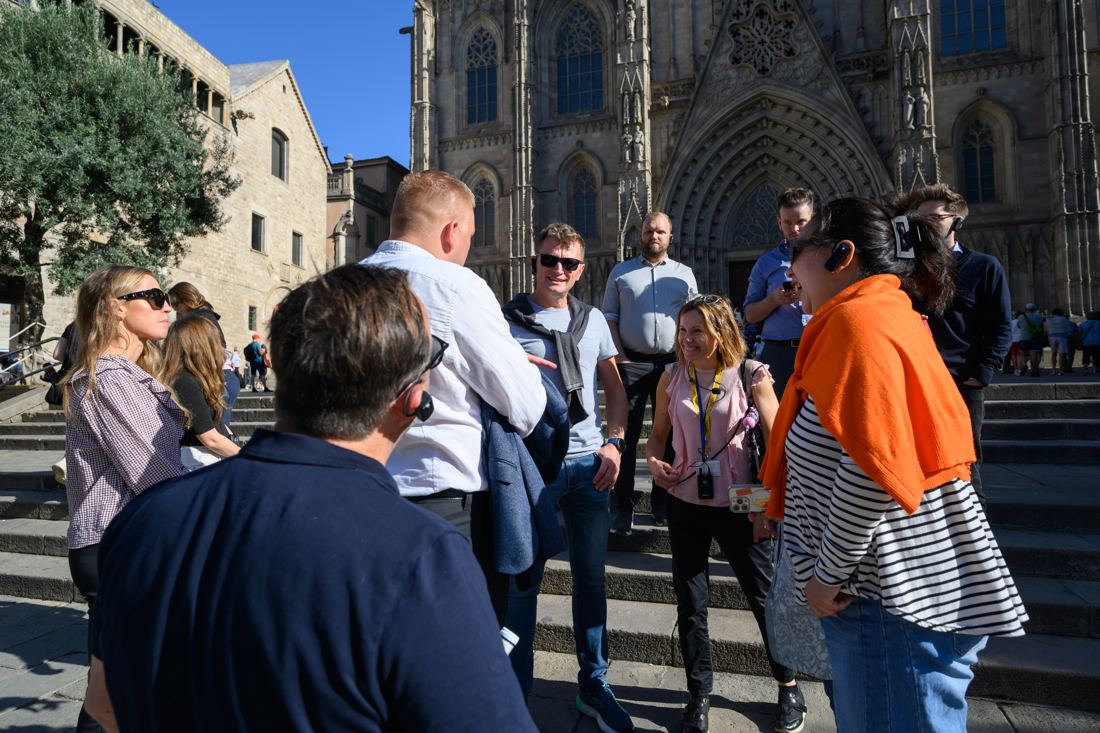 An Official Guide of Catalonia leading a group through Barcelona — Photo © A. Bofill