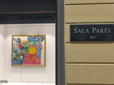 El rótulo de la Sala Parés, fechado en 1877, junto a un cuadro en el escaparate