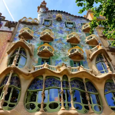 The scaled, glazed facade of Casa Batlló in close view