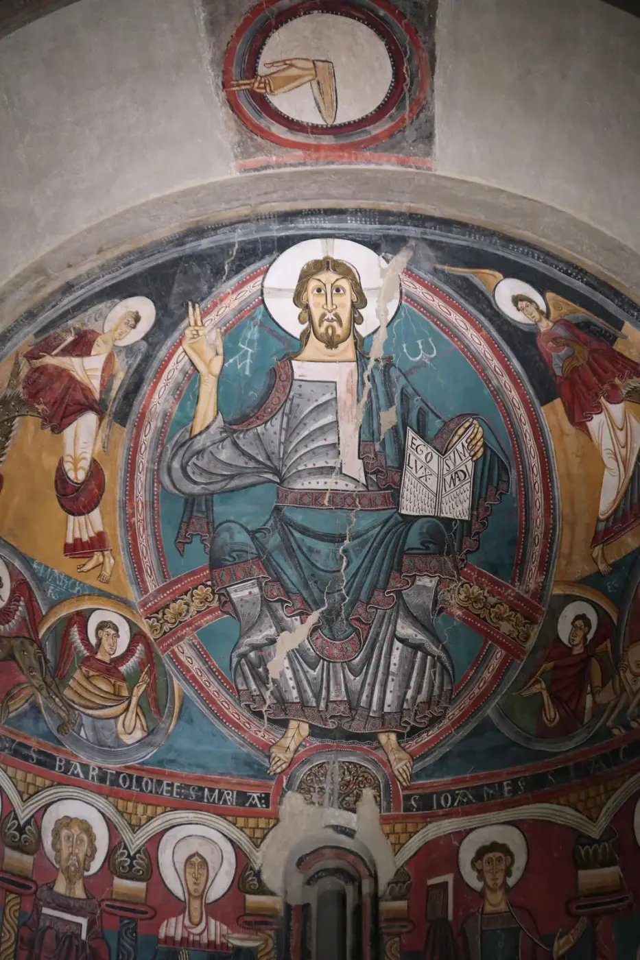 Un fresco absidal románico con el Pantocrátor, la obra medieval emblemática del museo