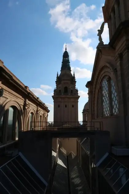 La vista des de la terrassa superior del museu sobre Montjuïc