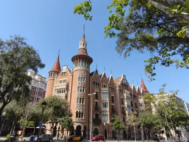 The pointed turrets of Casa de les Punxes above the avenue
