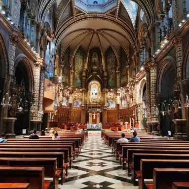 La nau de la basílica cap a l’altar major