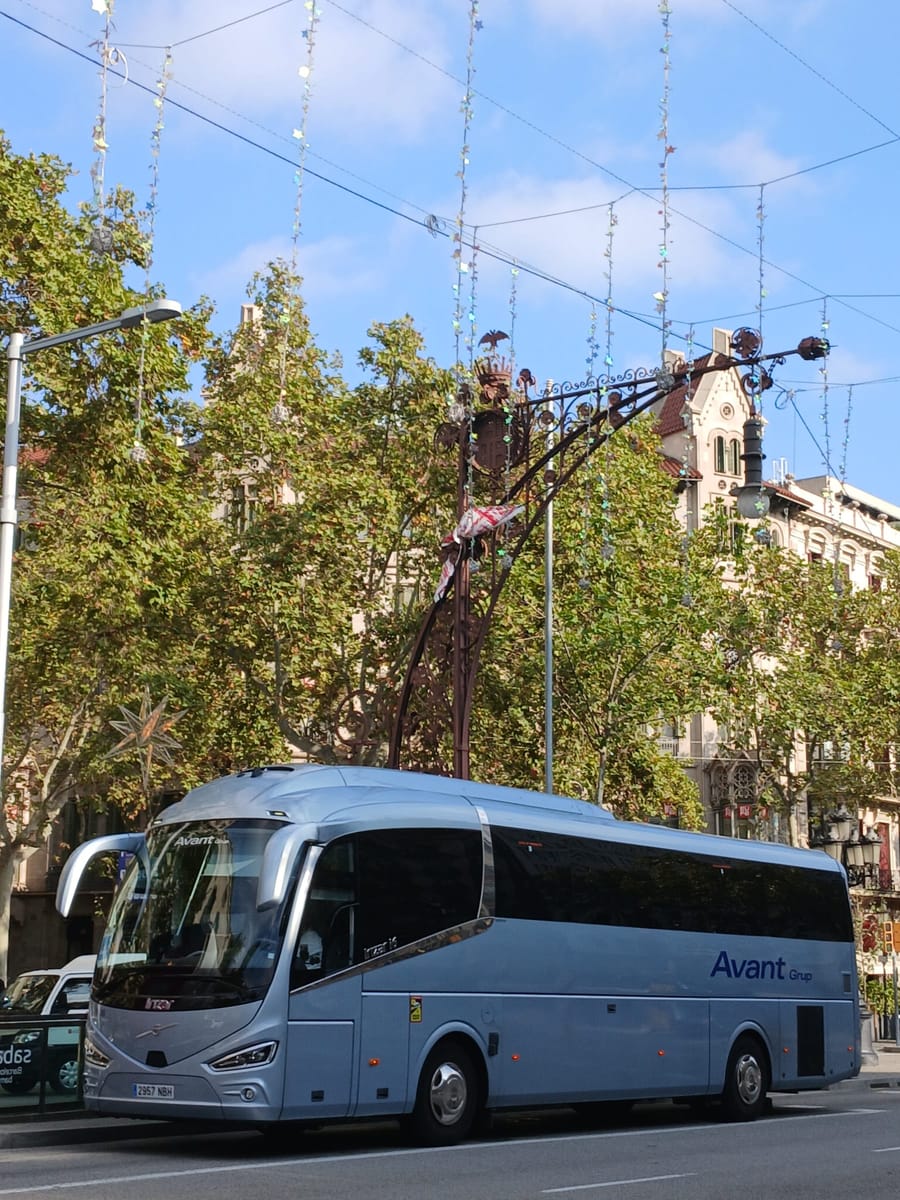 Transport en minibús executiu pel centre de Barcelona